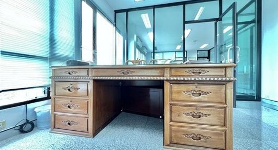 For sale 10 ベッドルーム office in Phra Khanong, Bangkok