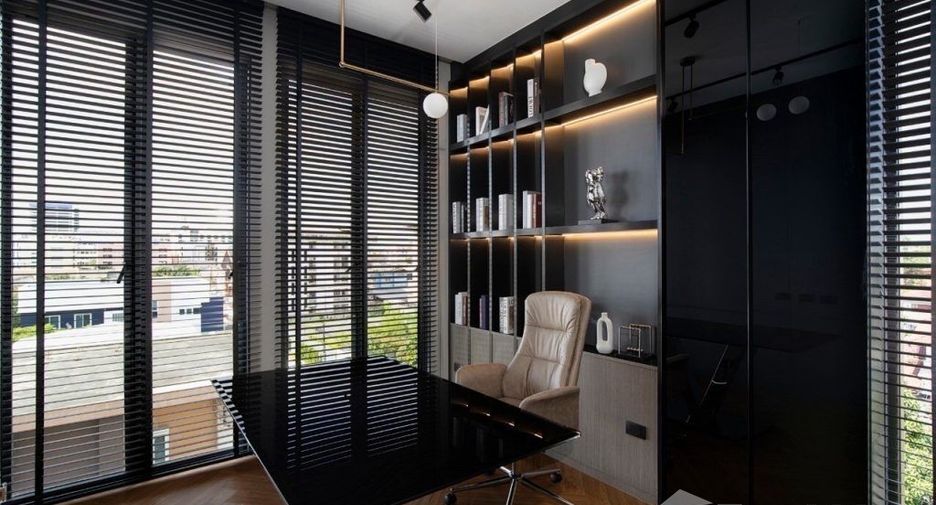 For sale 3 bedrooms townhouse in Wang Thonglang, Bangkok