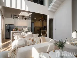 Продажа 3 спальни таунхаус в Щанг Тхонгланг, Бангкок