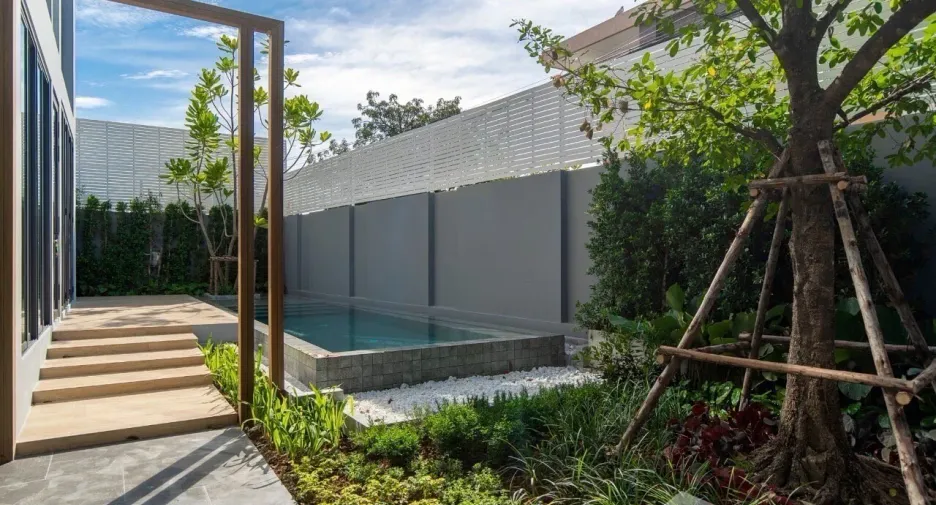 For sale 3 bedrooms townhouse in Wang Thonglang, Bangkok