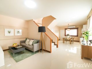 À vendre 3 chambres maison de ville à Si Racha, Chonburi
