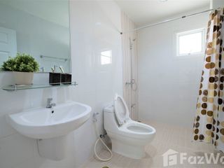 À vendre 3 chambres maison de ville à Si Racha, Chonburi