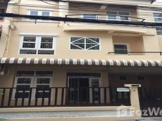 出售 4 卧室 联排别墅 在 Lat Phrao, 曼谷
