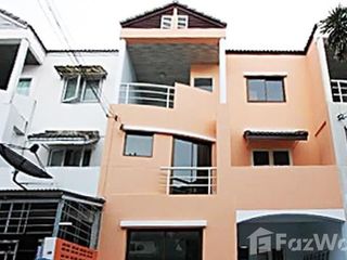 出售 4 卧室 联排别墅 在 Lat Phrao, 曼谷