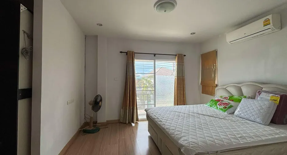 Villa zum Kauf und zur Miete mit 3 Zimmer in Bang Lamung, Chonburi