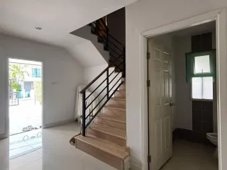 Villa en venta y en alquiler de 3 habitaciones en Bang Lamung, Chonburi
