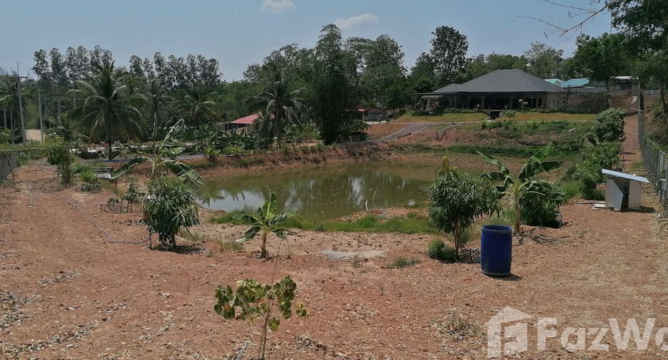 Casa en venta de 4 habitaciones en Nong Ya Plong, Phetchaburi