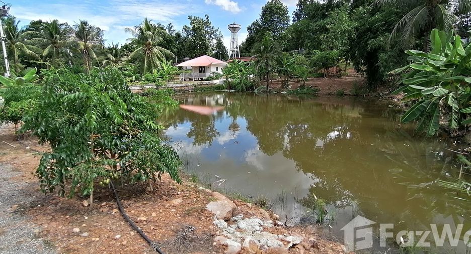 Casa en venta de 4 habitaciones en Nong Ya Plong, Phetchaburi