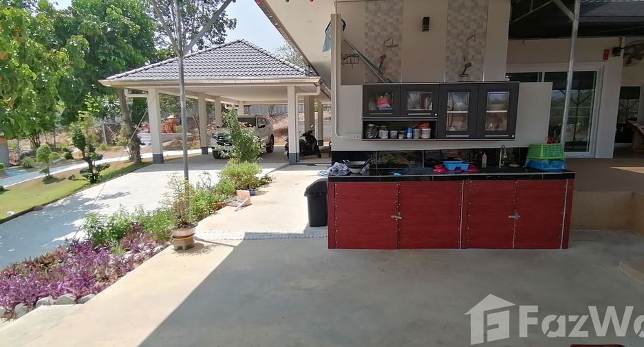 Casa en venta de 4 habitaciones en Nong Ya Plong, Phetchaburi
