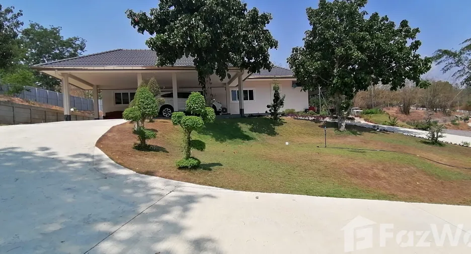 Casa en venta de 4 habitaciones en Nong Ya Plong, Phetchaburi