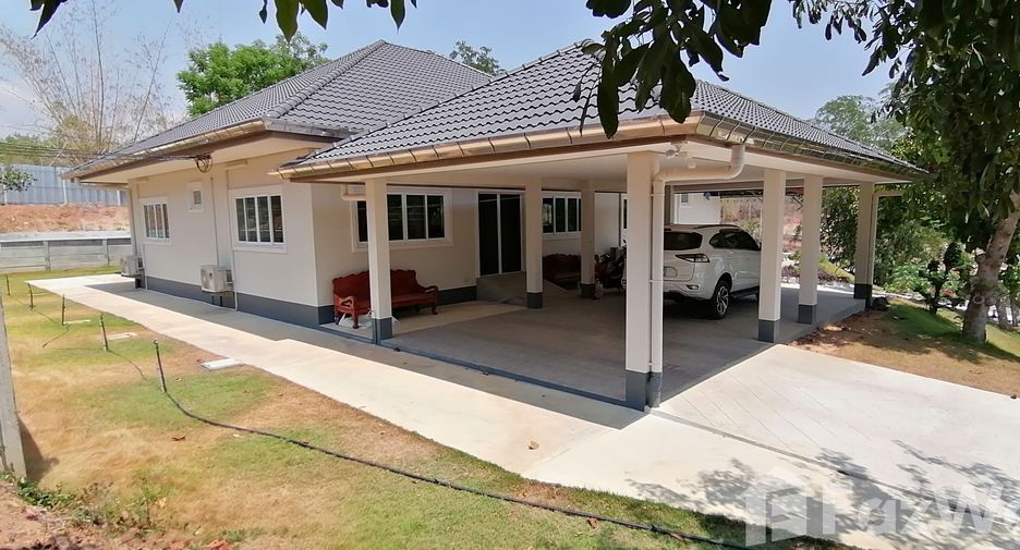 Casa en venta de 4 habitaciones en Nong Ya Plong, Phetchaburi