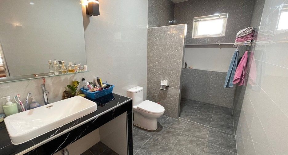 Casa en venta de 4 habitaciones en Nong Ya Plong, Phetchaburi