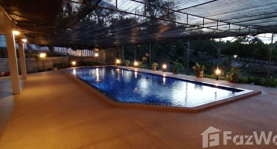 Casa en venta de 4 habitaciones en Nong Ya Plong, Phetchaburi