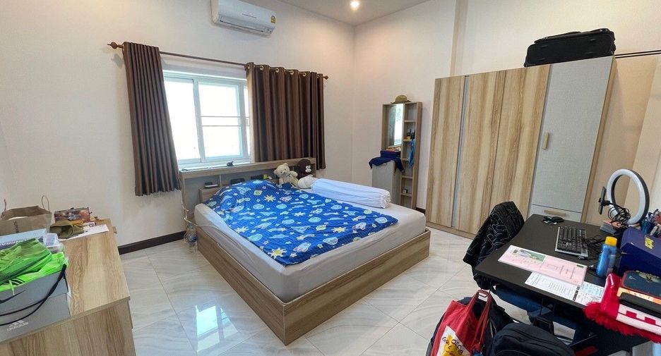 Casa en venta de 4 habitaciones en Nong Ya Plong, Phetchaburi