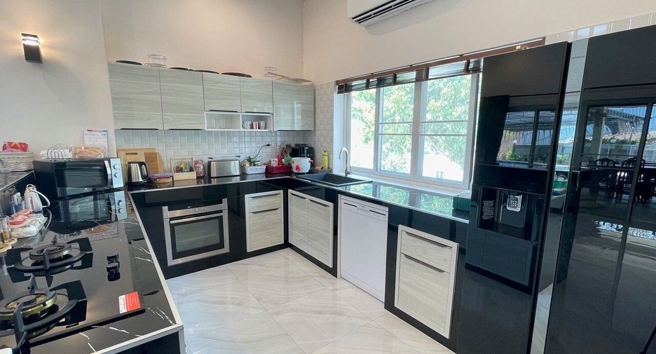 Casa en venta de 4 habitaciones en Nong Ya Plong, Phetchaburi