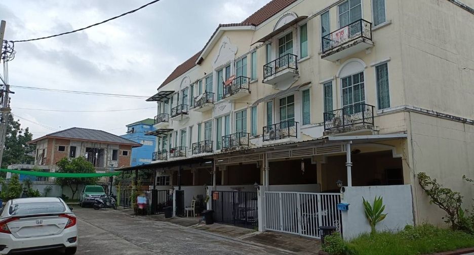Casa adosada en venta de 3 habitaciones en Bang Bon, Bangkok