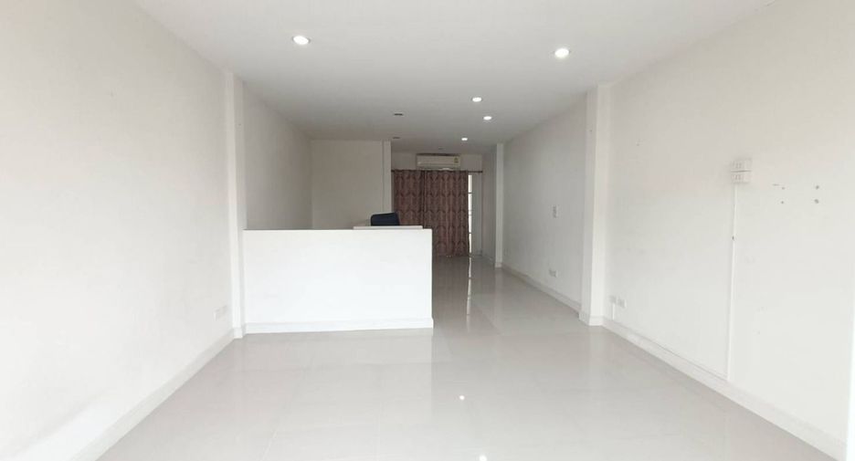 Casa adosada en venta de 3 habitaciones en Bang Bon, Bangkok