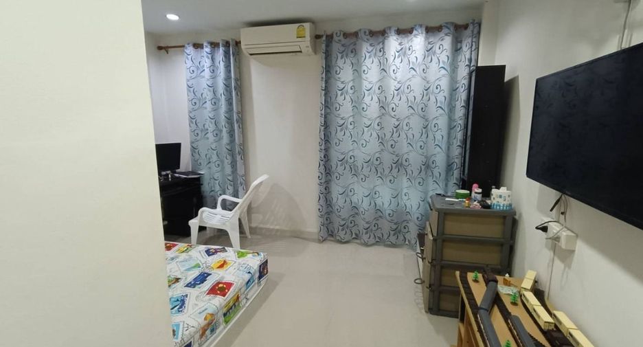 Casa adosada en venta de 3 habitaciones en Bang Bon, Bangkok