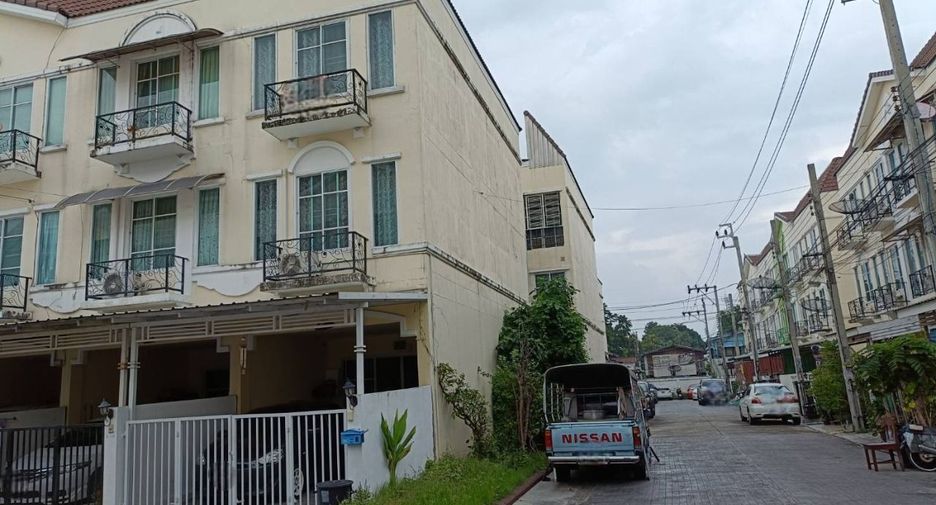 Casa adosada en venta de 3 habitaciones en Bang Bon, Bangkok
