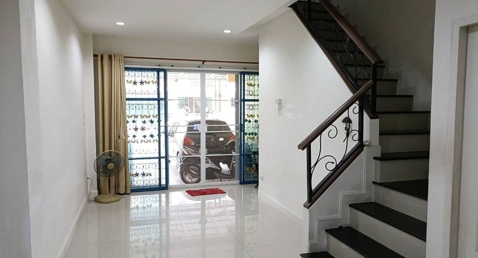 Casa adosada en venta de 3 habitaciones en Bang Bon, Bangkok