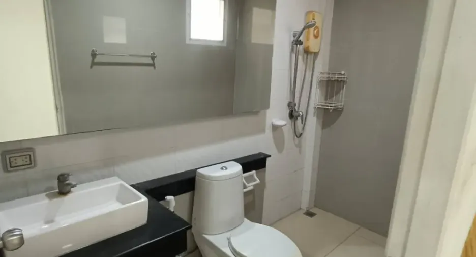 Casa adosada en venta de 3 habitaciones en Bang Bon, Bangkok