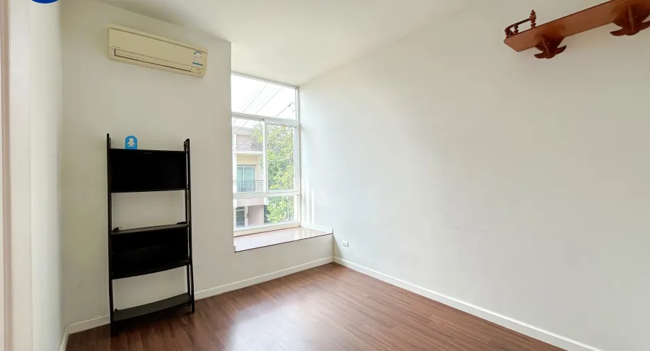 For sale and for rent 3 bedrooms townhouse in Mueang Pathum Thani, Pathum Thani