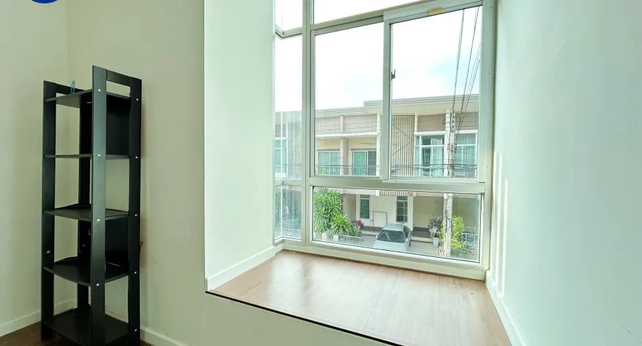 For sale and for rent 3 bedrooms townhouse in Mueang Pathum Thani, Pathum Thani