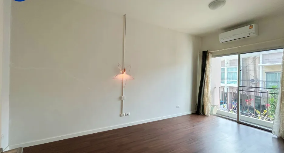 For sale and for rent 3 bedrooms townhouse in Mueang Pathum Thani, Pathum Thani