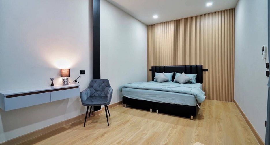 Haus zum Kauf mit 4 Zimmer in Sattahip, Chonburi