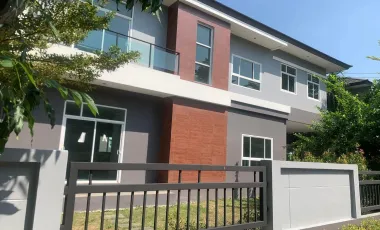For sale 4 bedrooms house in Khlong Sam Wa, Bangkok