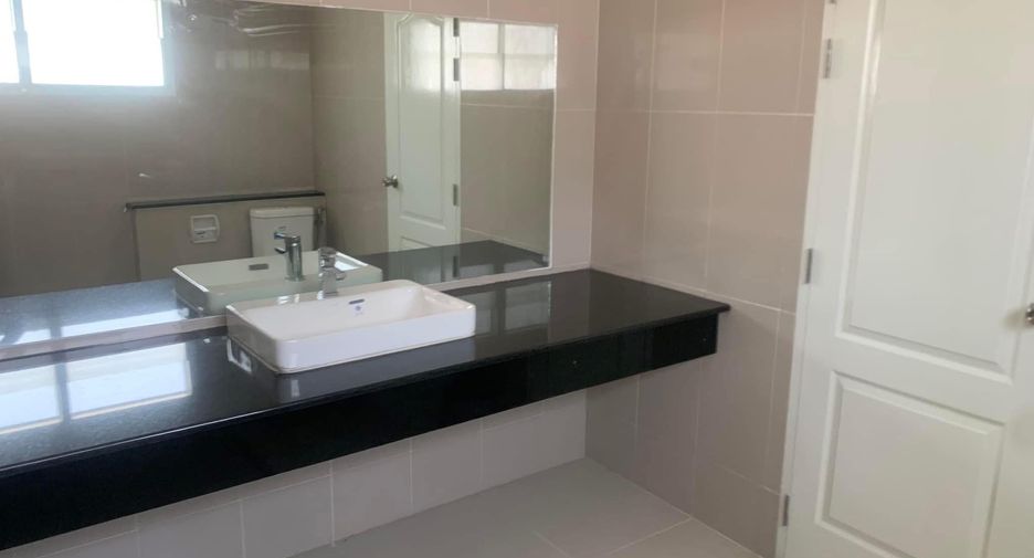 For sale 4 bedrooms house in Khlong Sam Wa, Bangkok