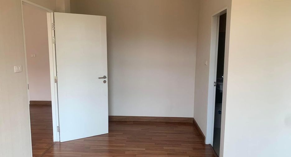For sale 4 bedrooms house in Khlong Sam Wa, Bangkok