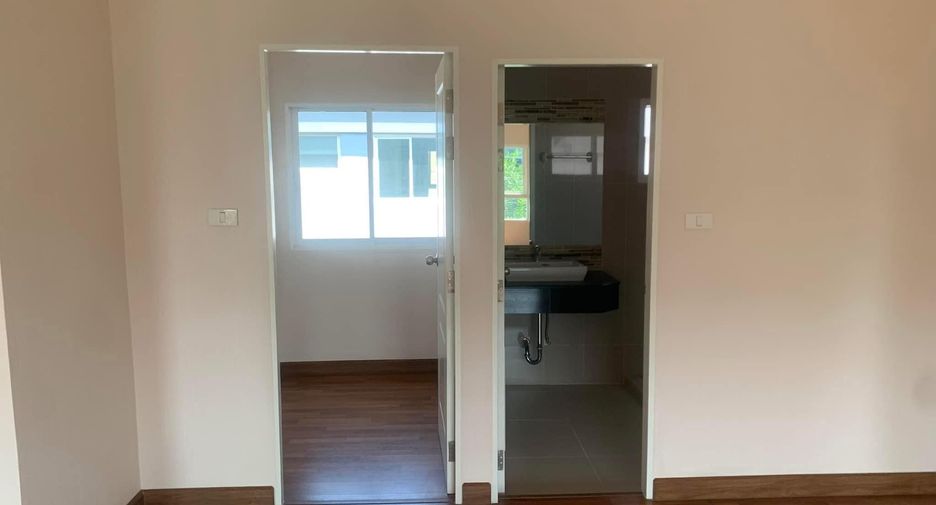 For sale 4 bedrooms house in Khlong Sam Wa, Bangkok