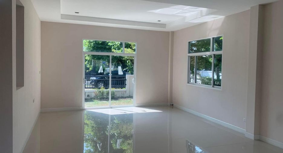 For sale 4 bedrooms house in Khlong Sam Wa, Bangkok