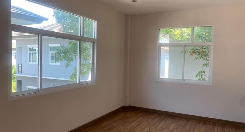 For sale 4 bedrooms house in Khlong Sam Wa, Bangkok