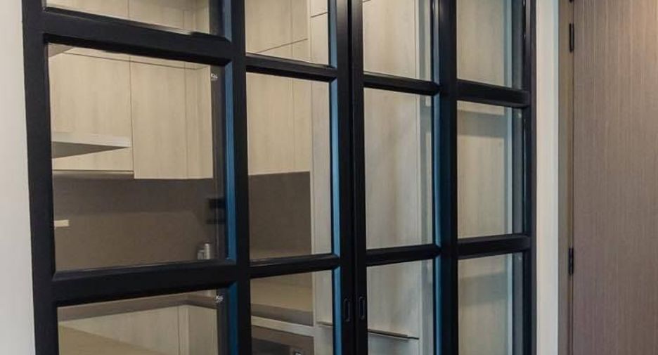 For sale 3 bedrooms condo in Khlong Toei, Bangkok
