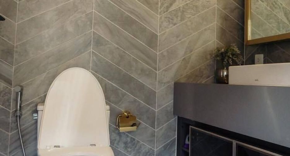 For sale 3 bedrooms condo in Khlong Toei, Bangkok