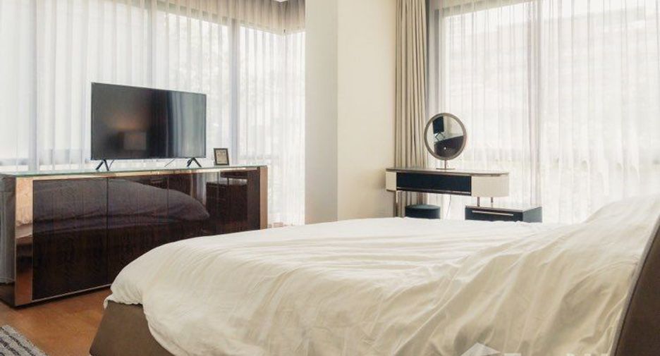 For sale 3 bedrooms condo in Khlong Toei, Bangkok