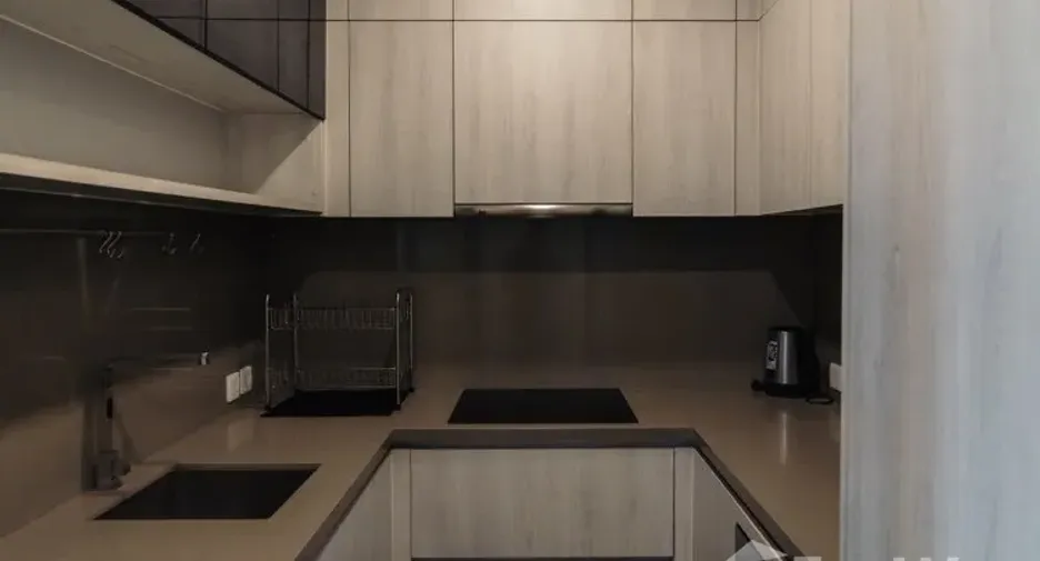 For sale 3 bedrooms condo in Khlong Toei, Bangkok