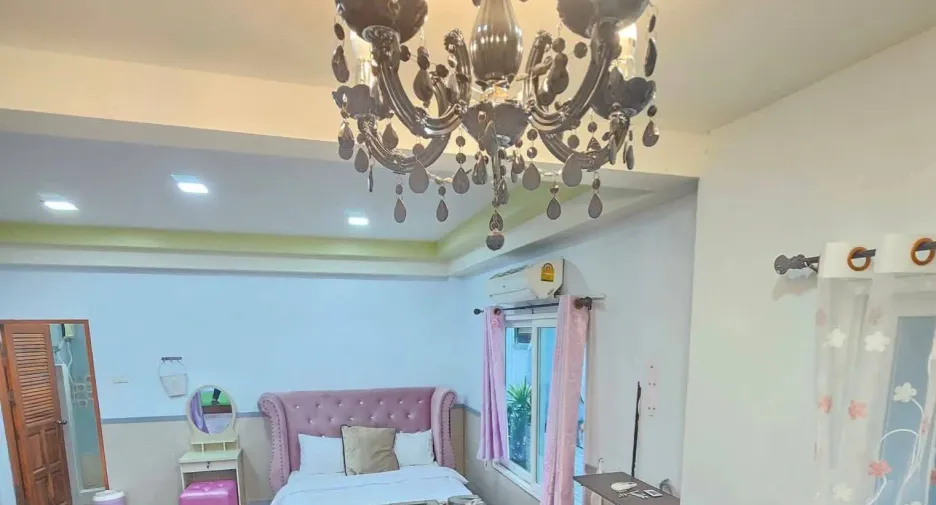 For rent 6 bedrooms house in Bang Lamung, Chonburi