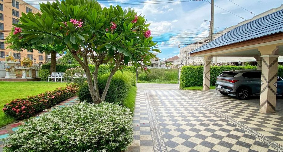 For sale and for rent 4 bedrooms house in Bang Khen, Bangkok