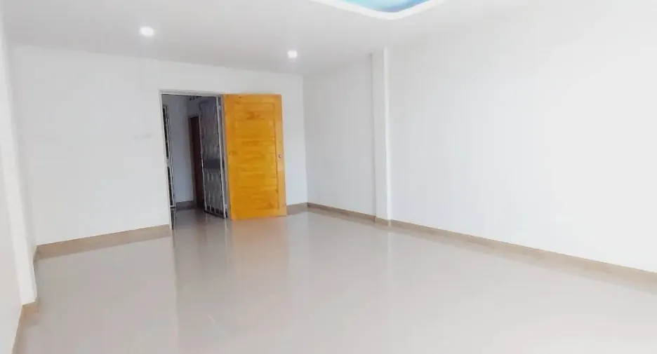 For sale 2 bedrooms townhouse in Mueang Tak, Tak
