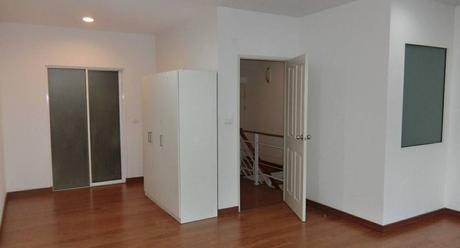 For sale and for rent 3 bedrooms townhouse in Chom Thong, Bangkok