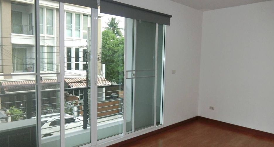 For sale and for rent 3 bedrooms townhouse in Chom Thong, Bangkok