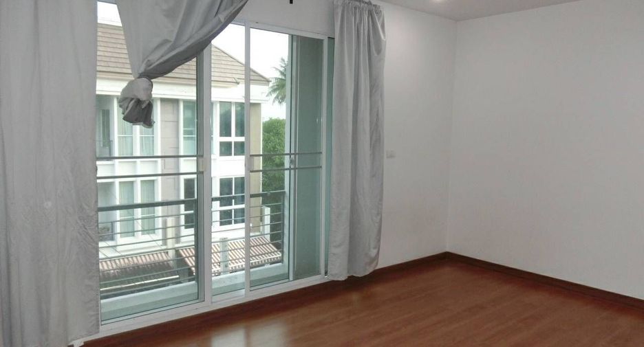 For sale そして for rent 3 ベッドルーム townhouse in Chom Thong, Bangkok