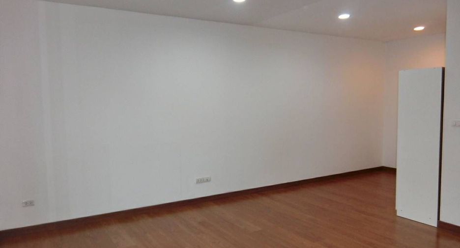 For sale そして for rent 3 ベッドルーム townhouse in Chom Thong, Bangkok