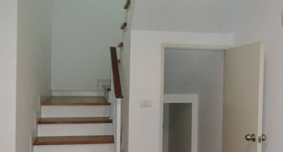 For sale そして for rent 3 ベッドルーム townhouse in Chom Thong, Bangkok