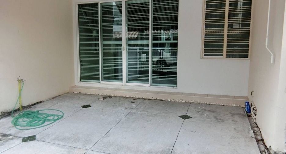 For sale and for rent 3 bedrooms townhouse in Chom Thong, Bangkok