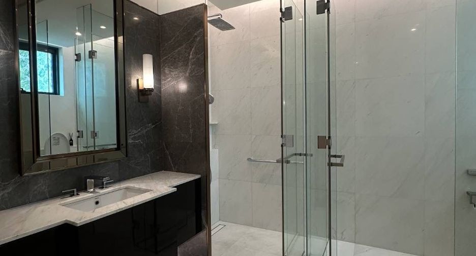 For sale 2 bedrooms condo in Pathum Wan, Bangkok