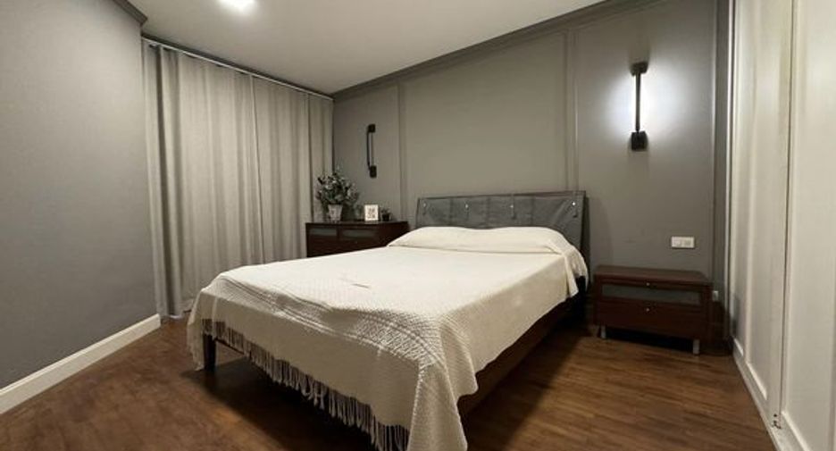 For sale 2 bedrooms condo in Dusit, Bangkok